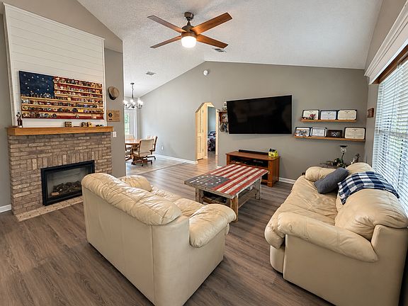 4th image of 663 Dallas Cir