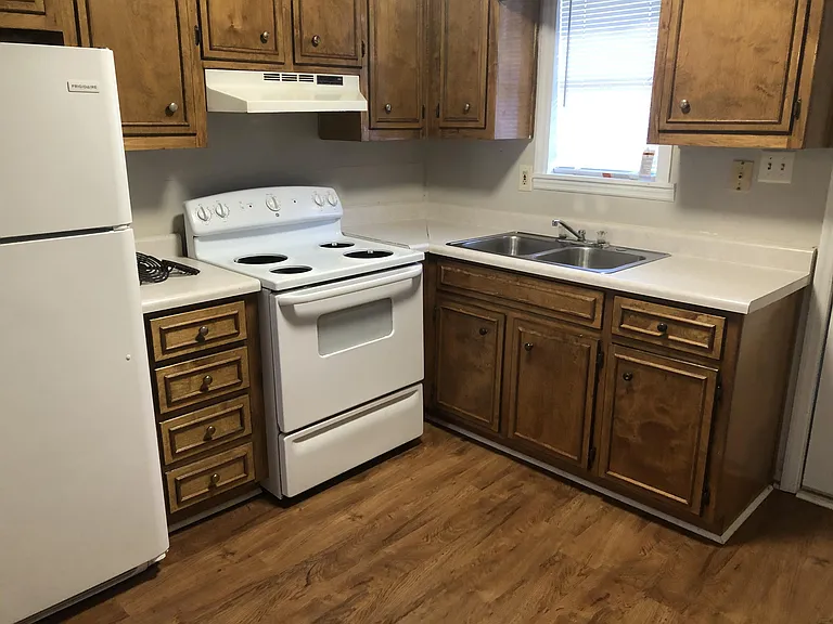 1001 W Hancock St #B — Photo 6