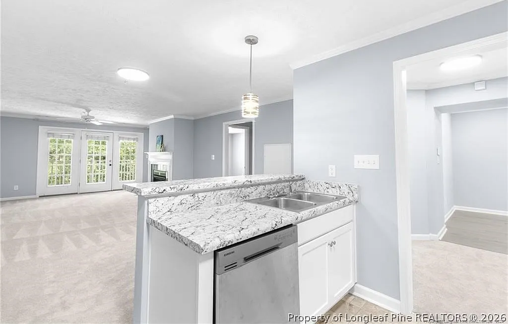 3 bed, 2.0 bath, 1367 sqft, $1,450 — Photo 2