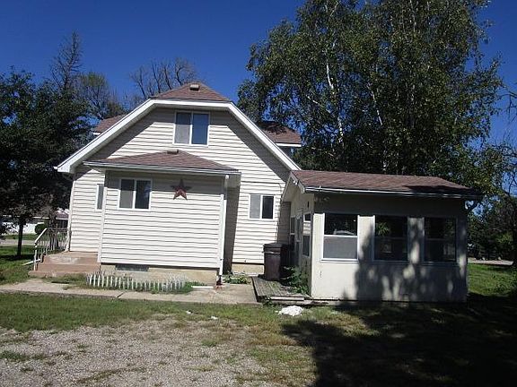 3rd image of 216 Main St E