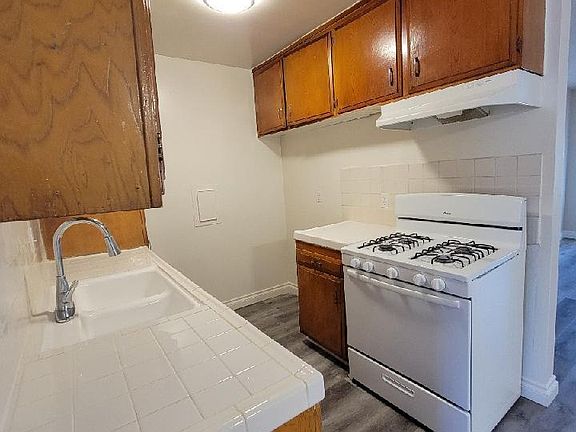 4th image of 16047 Cantlay St APT 2