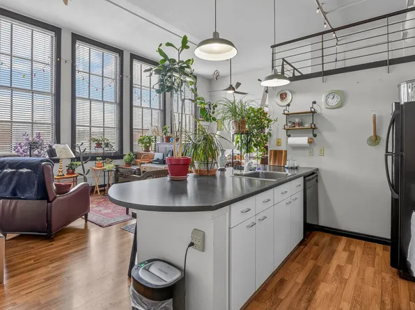 301 Central Ave NE APT 300, Albuquerque, NM 87102