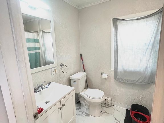 5th image of 223 Pettebone St APT 1