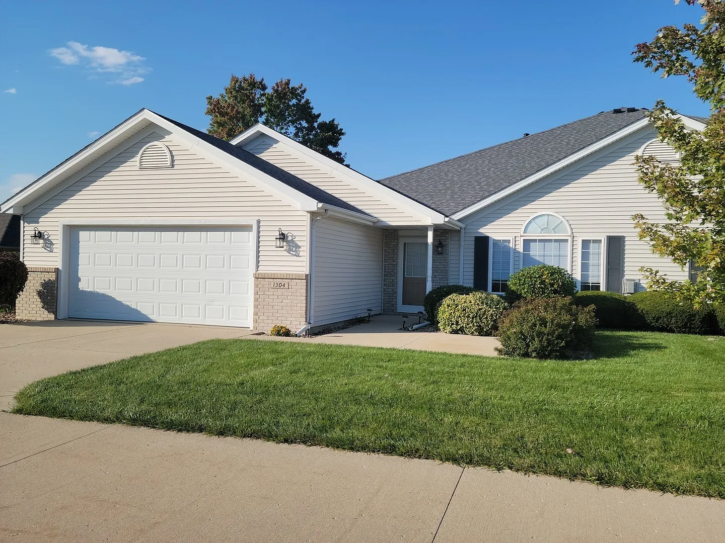 1304 Inglewood Cir photo 1