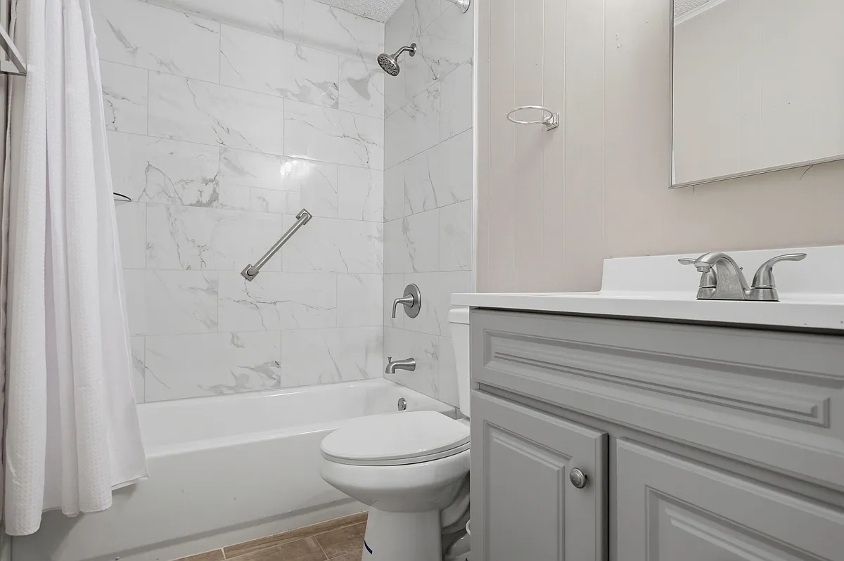 Shared Hall bathroom - Jeff Ave