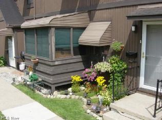 576B Turney Rd #B, Bedford, OH 44146