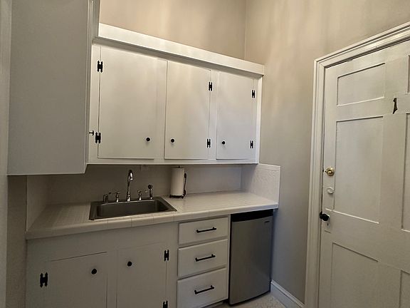 4th image of 114 S Patrick St #4
