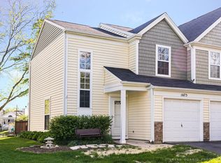 1673 College Green Dr, Elgin, IL 60123