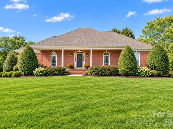 155 Lake Point Dr, Fort Mill, SC 29708