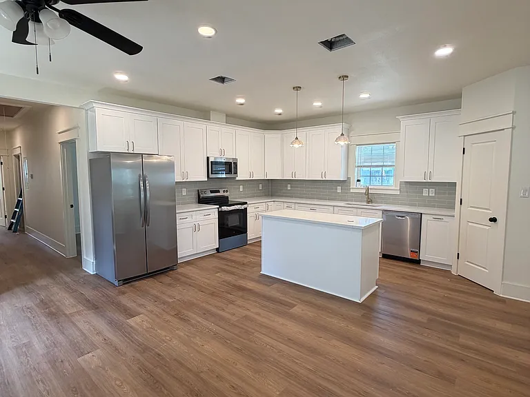 547 W Highland Blvd — Photo 8