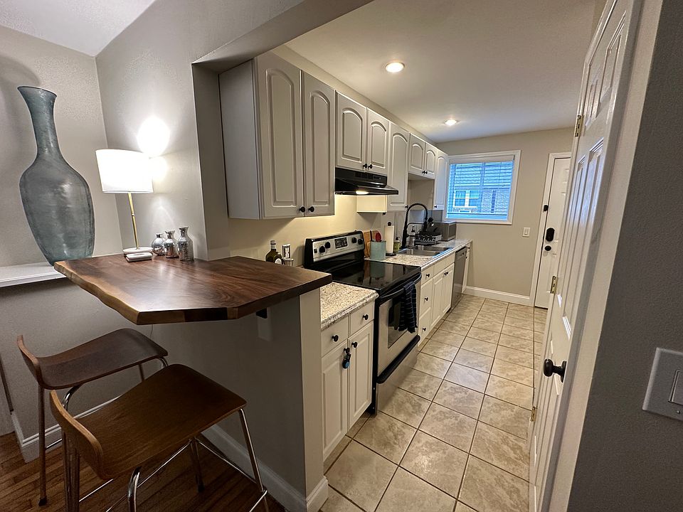 Kitchen with bar top