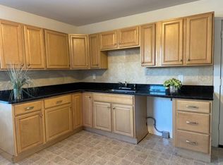 34 Belmont St #2L, Rockland, MA 02370