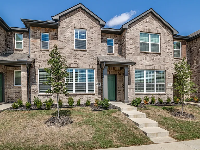 3032 Shire Dr — Photo 1