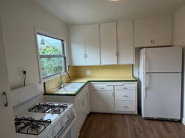 3050 E 2nd St — Photo 31
