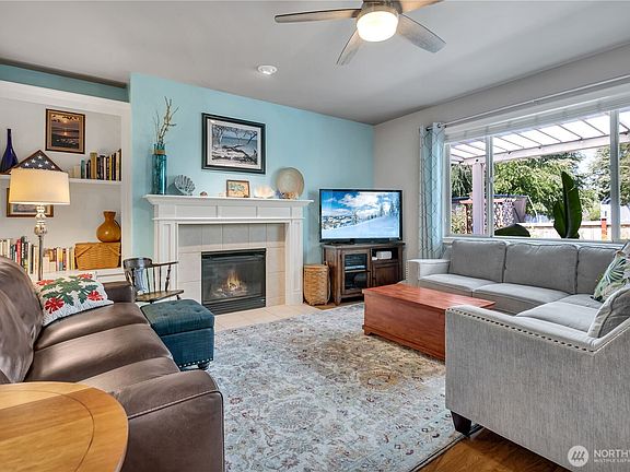 3rd image of 3823 Wildspitz Street SE