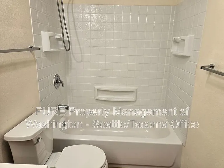 417 SW 155th St #6 — Photo 15