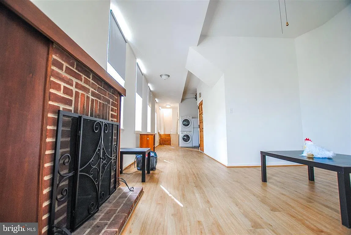 835 W Lombard St — Photo 4