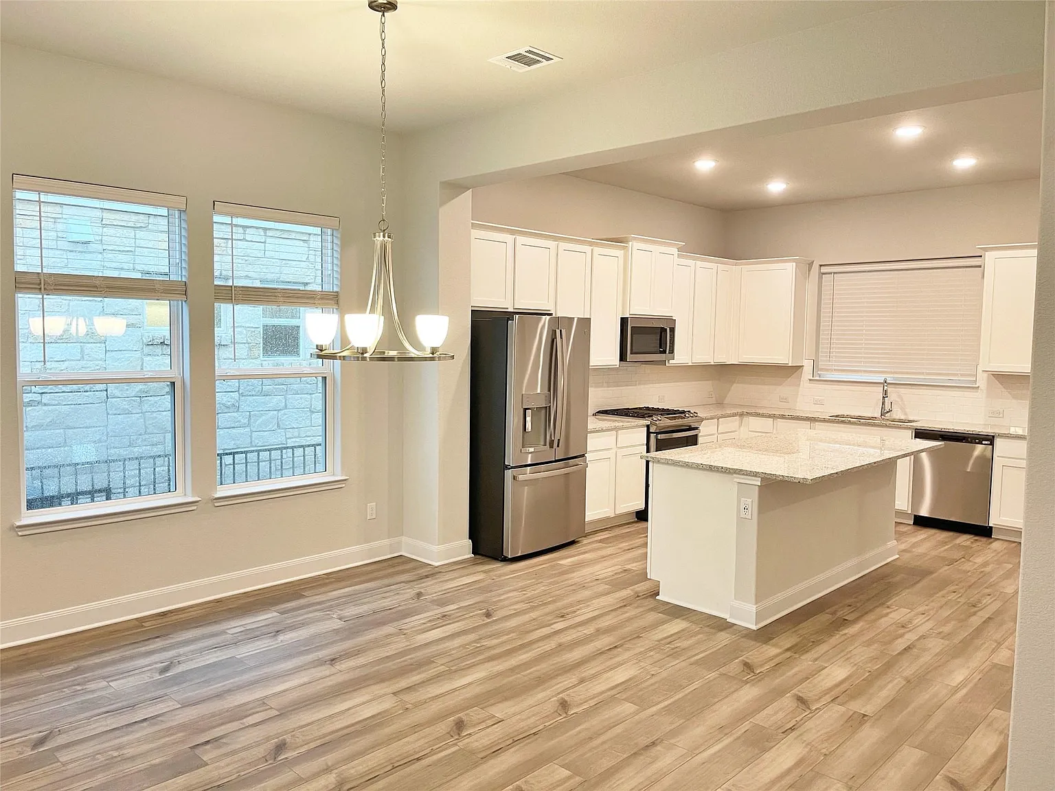 3 bed, 2.5 bath, 1807 sqft, $2,250 — Photo 2