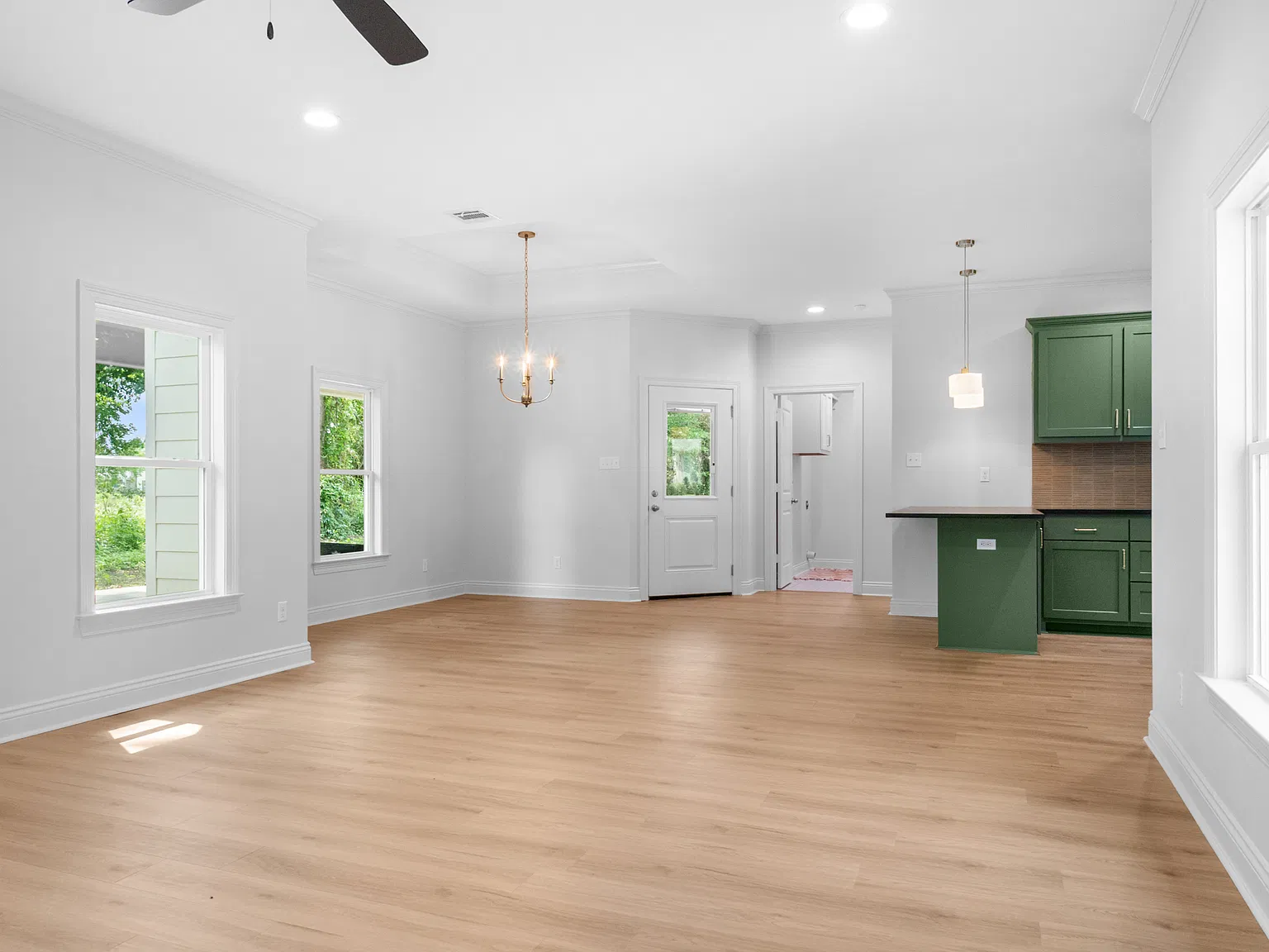 3 bed, 1572 sqft, $2,150 — Photo 4