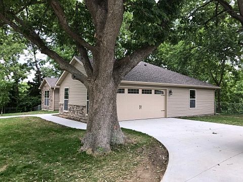 2nd image of 901 S 34th St