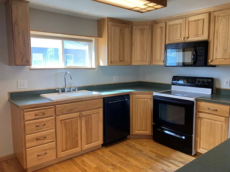 700 S 46th Ave — Photo 11