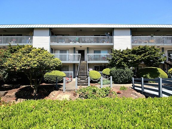 4th image of 22987 Marine View Dr S APT D313