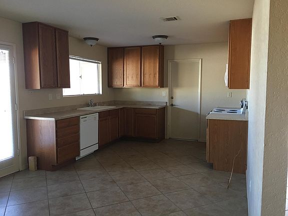 5th image of 54625 Eisenhower Dr