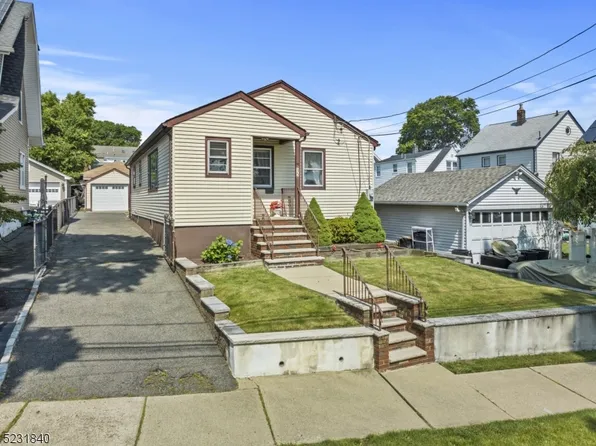35 Lyall Rd, Clifton City, NJ 07012