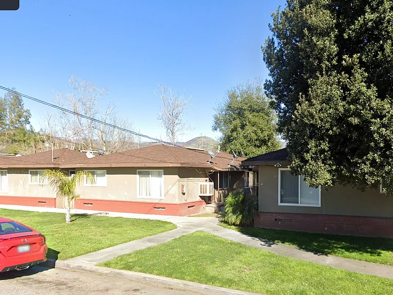 2205 Lawrence Ave — Photo 11