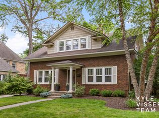 964 Pinecrest Ave SE, East Grand Rapids, MI 49506
