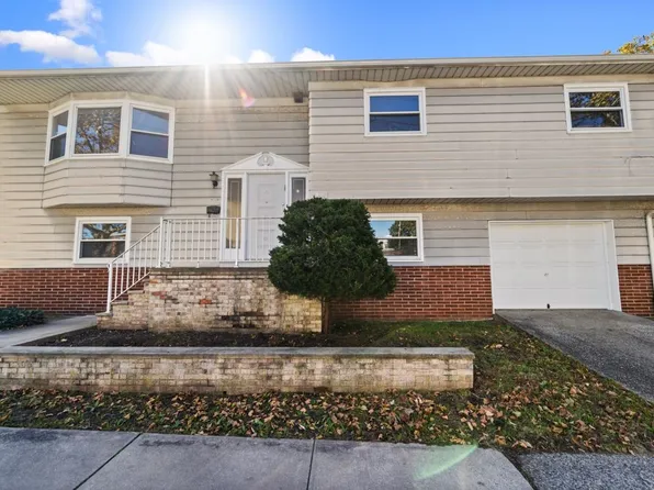 120 W 43rd St, Bayonne, NJ 07002