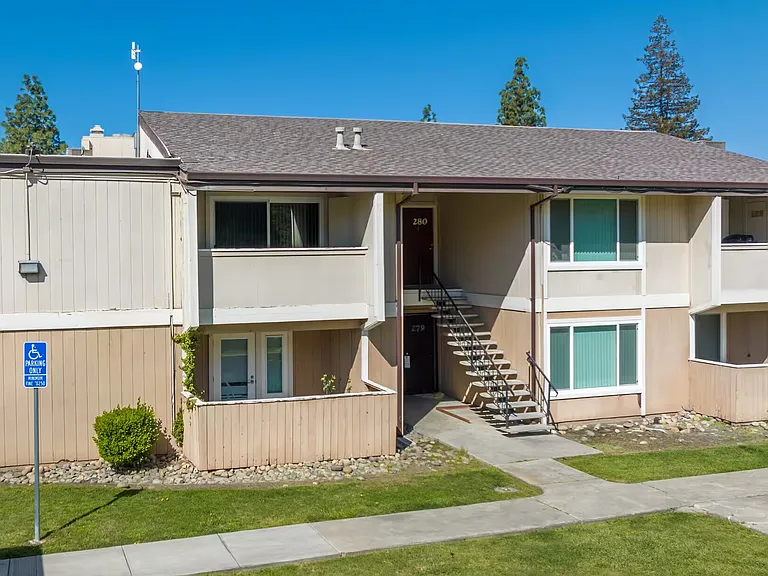 Polo Run Apartments — Photo 10