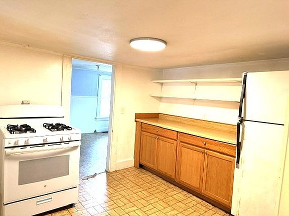2nd image of 170 Wareham Rd