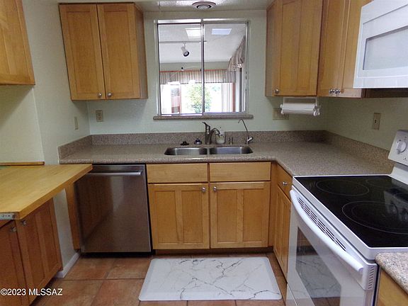 3rd image of 211 E Las Granadas