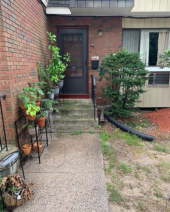 2nd image of 32 High Path Rd #32