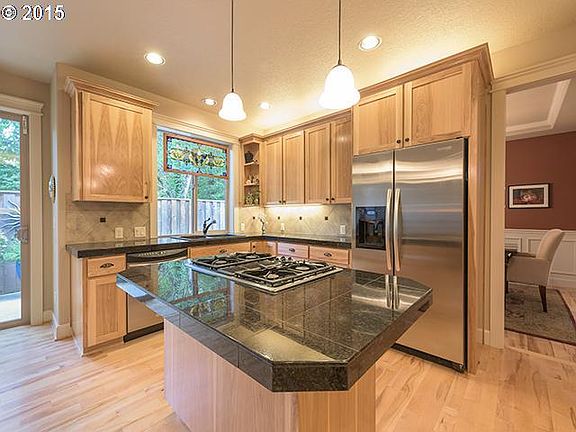 2nd image of 302 SE 24th Ave