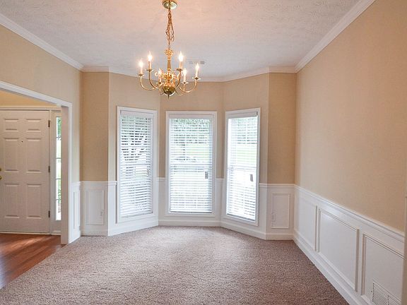2nd image of 2945 Parkmoor Dr