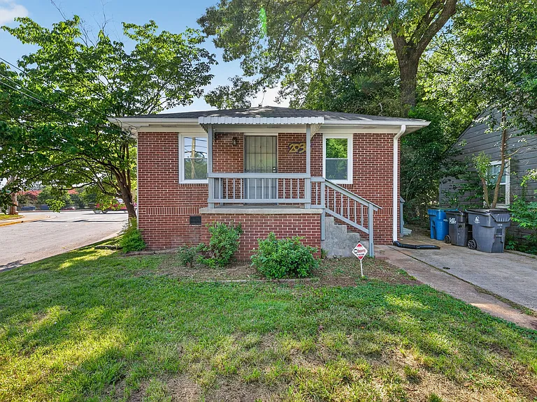 2036 McPherson Dr — Photo 17