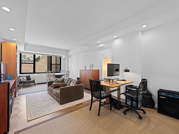 3rd image of 7 E 14th St APT 18J