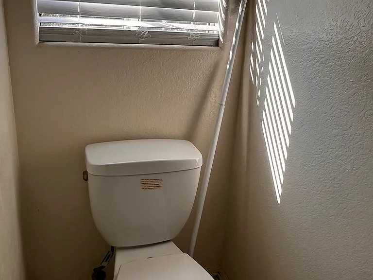 1233 Edinburg Ct — Photo 32