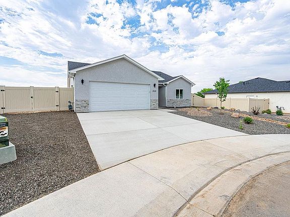 3rd image of 2934 Dayapple Ct