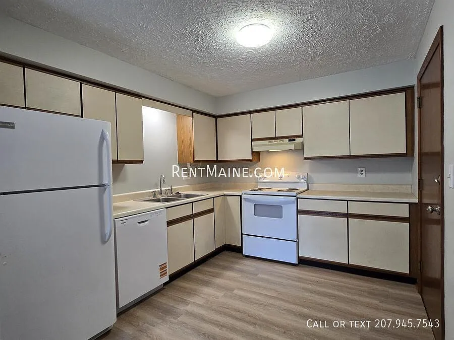 2 bed, $1,649 — Photo 3