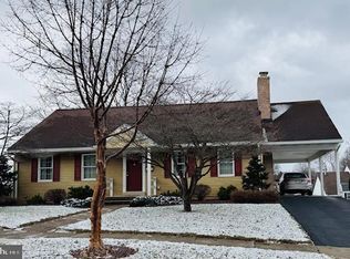 48 Valley Rd, Lancaster, PA 19610