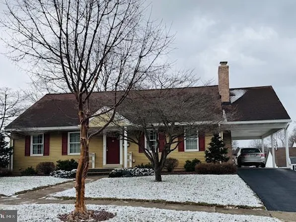 48 Valley Rd, Lancaster, PA 19610