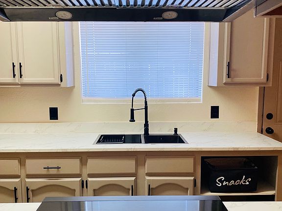 3rd image of 833 S Avenue A Unit 2