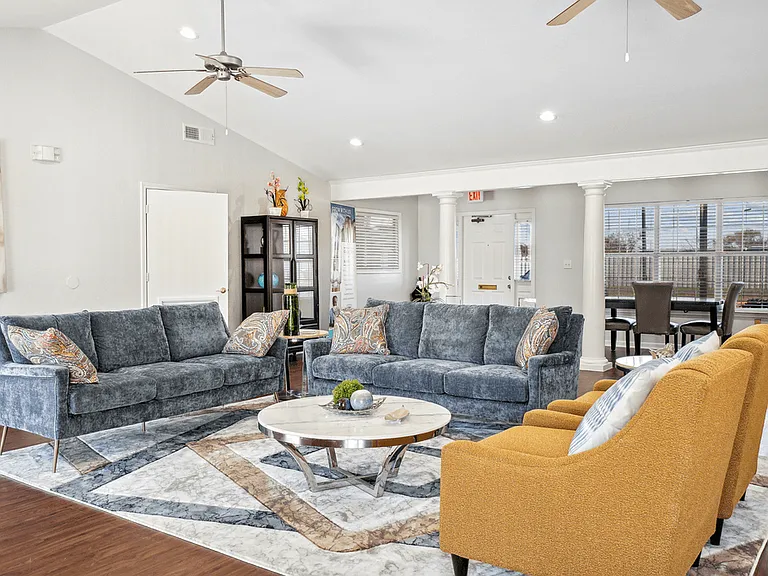 Falcon Pointe Apartments — Photo 9
