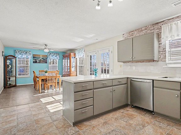 2nd image of 4 Amador Pl
