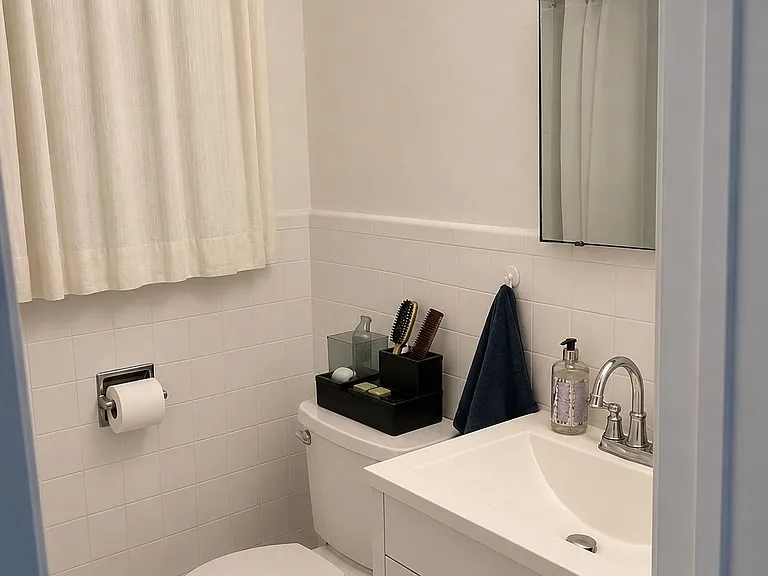 45 Clovelly Ave #2 — Photo 4