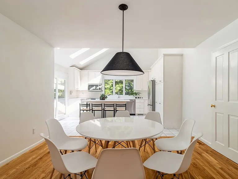 8 Bay Woods Dr — Photo 6