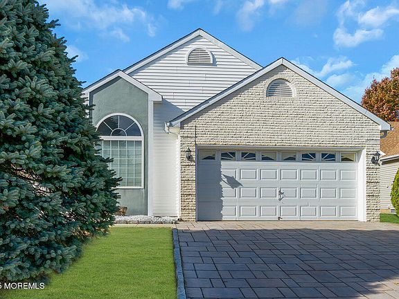2nd image of 8 Newbury Court